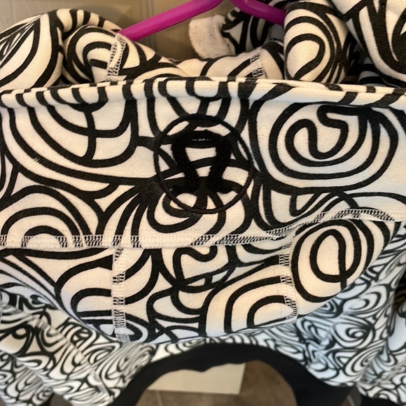 Lululemon Sweater - Picture 2 of 5